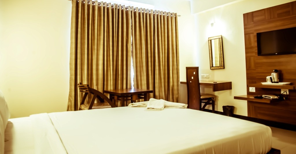QueenRoom-2